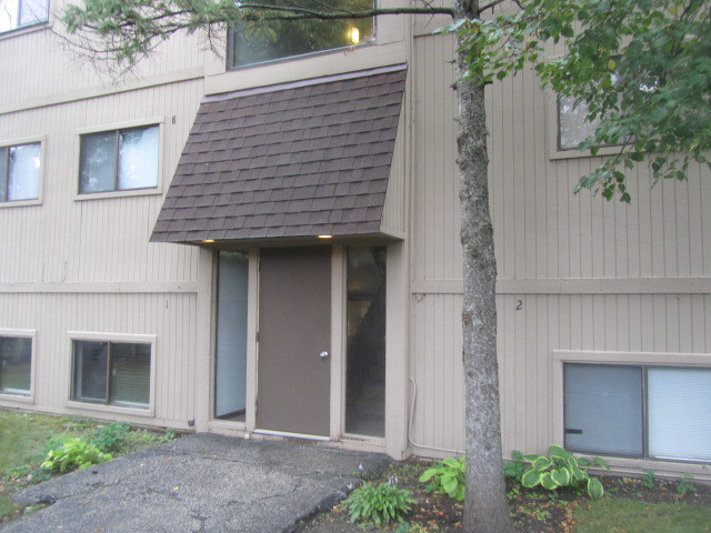 48 Oak Hill Colony #2, Fox Lake, IL 60020