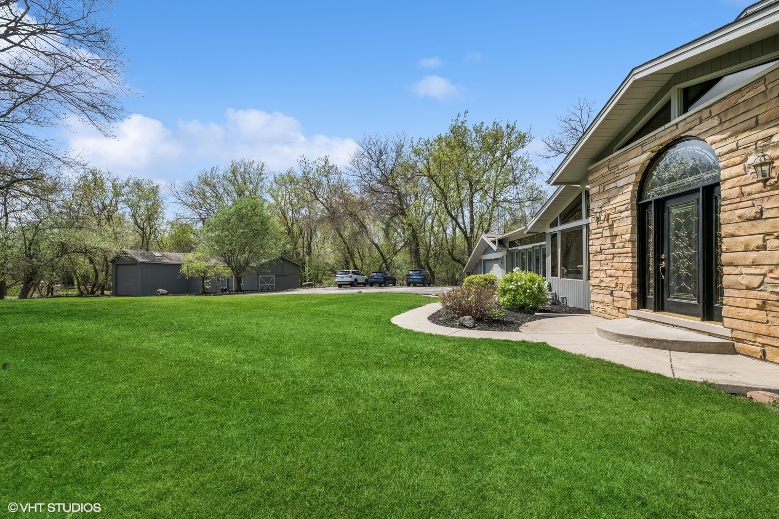 184 A River Road, Lake Barrington, IL 60010