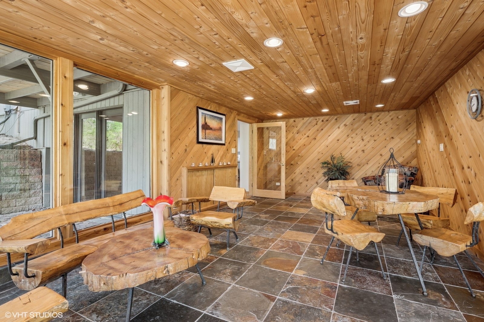 184 A River Road, Lake Barrington, IL 60010
