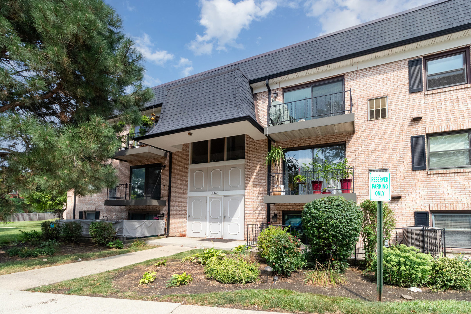 3325 Kirchoff Road #3C, Rolling Meadows, IL 60008