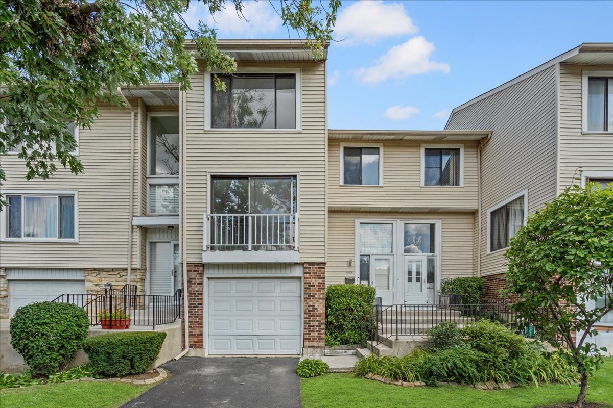 1974 Loomes Avenue, Downers Grove, IL 60516