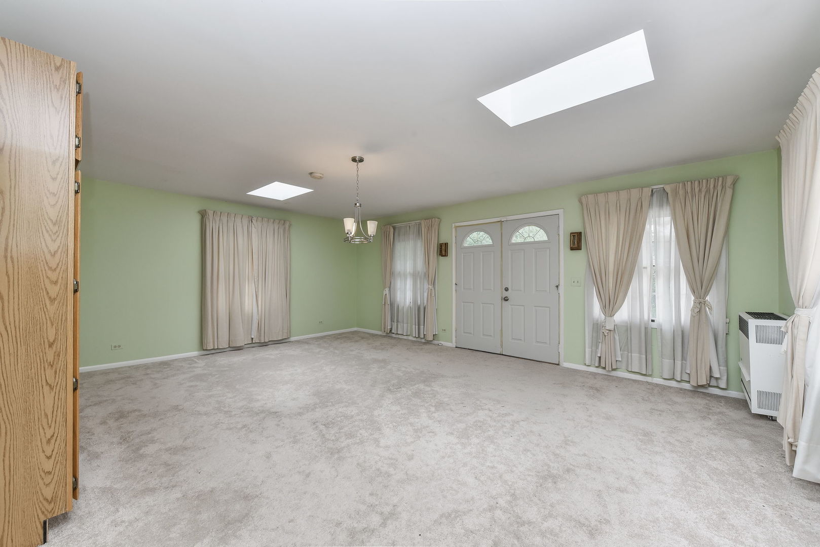 264 Holmes Avenue, Clarendon Hills, IL 60514