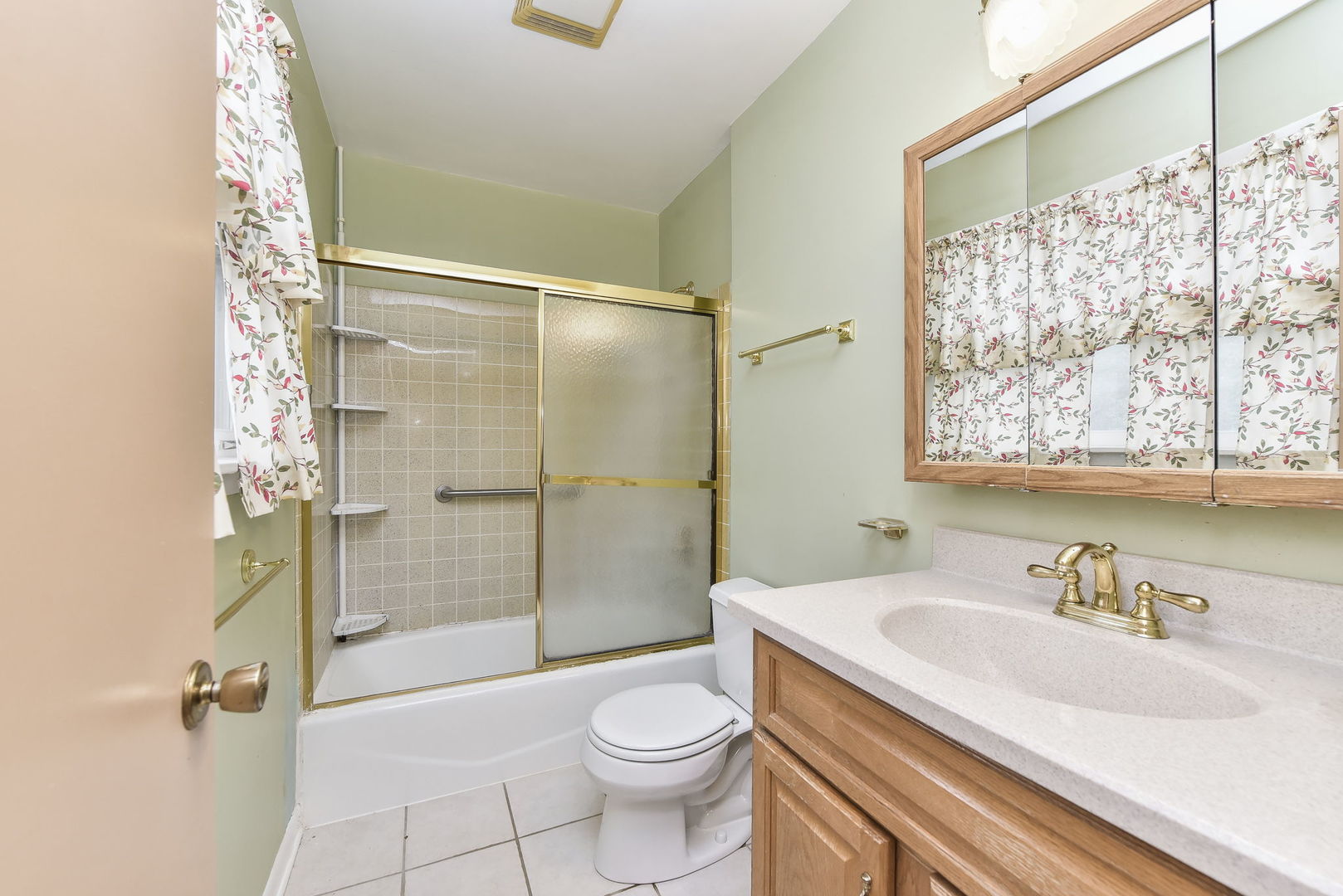 264 Holmes Avenue, Clarendon Hills, IL 60514