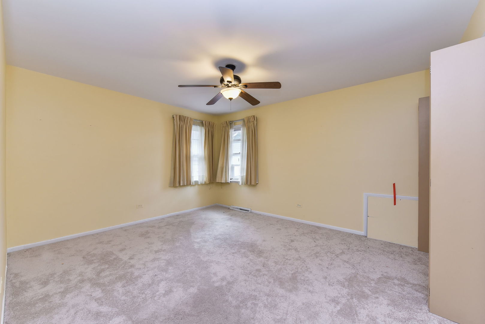 264 Holmes Avenue, Clarendon Hills, IL 60514