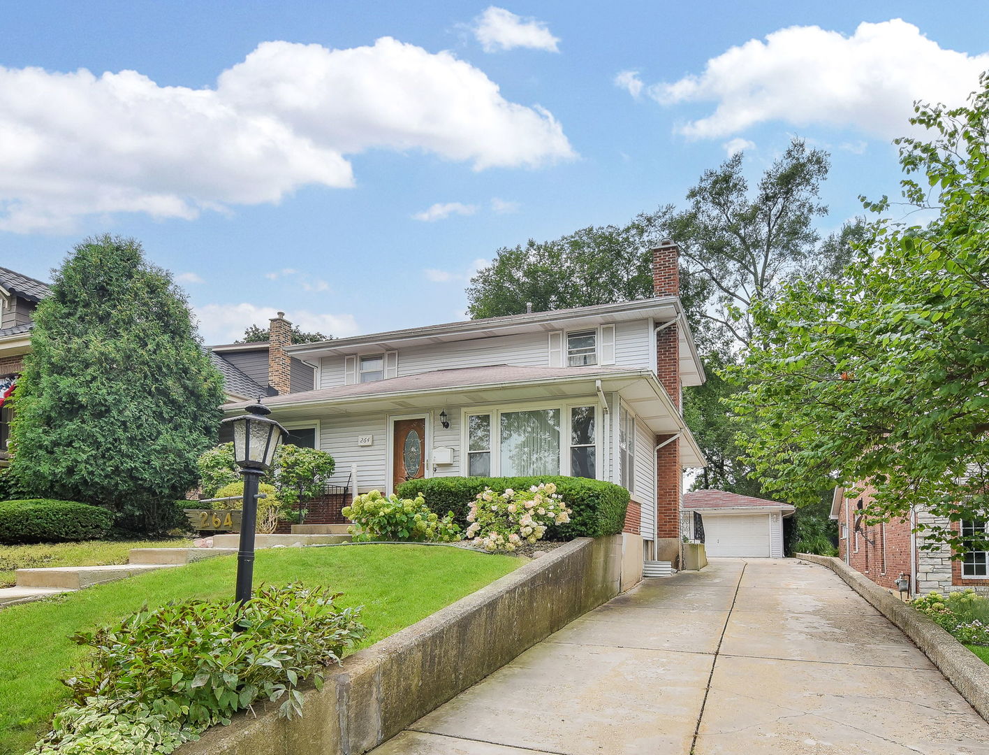 264 Holmes Avenue, Clarendon Hills, IL 60514