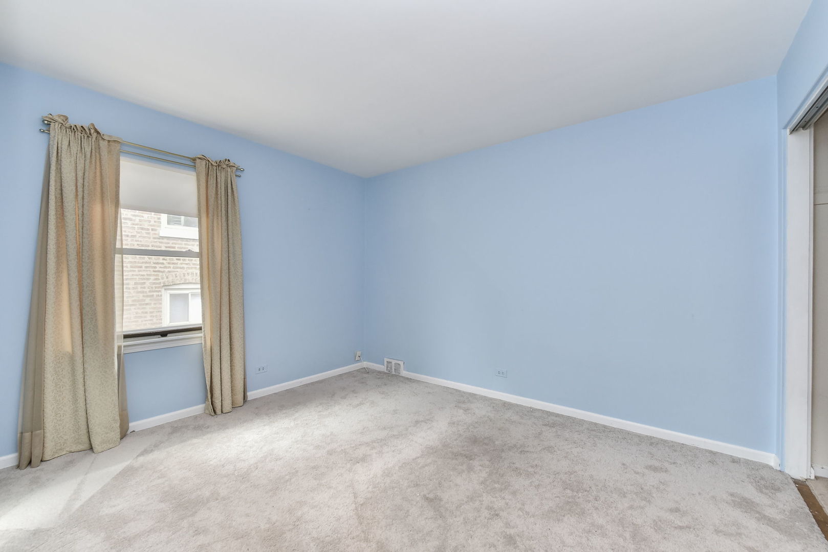 264 Holmes Avenue, Clarendon Hills, IL 60514