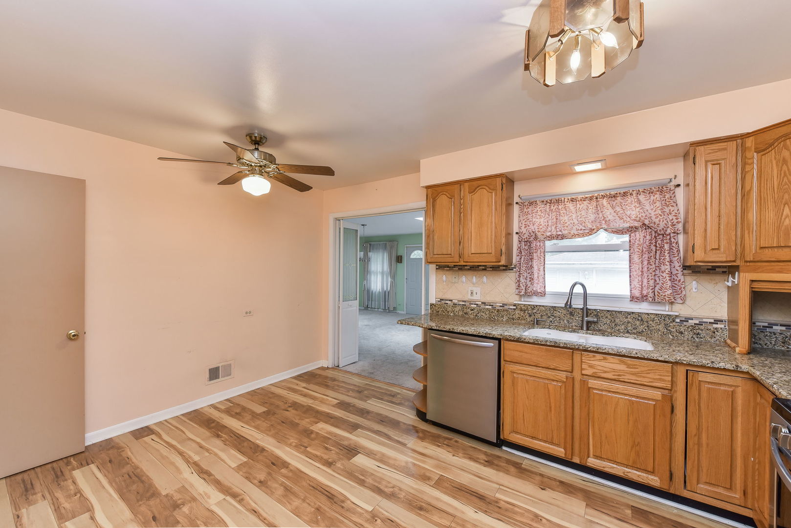 264 Holmes Avenue, Clarendon Hills, IL 60514