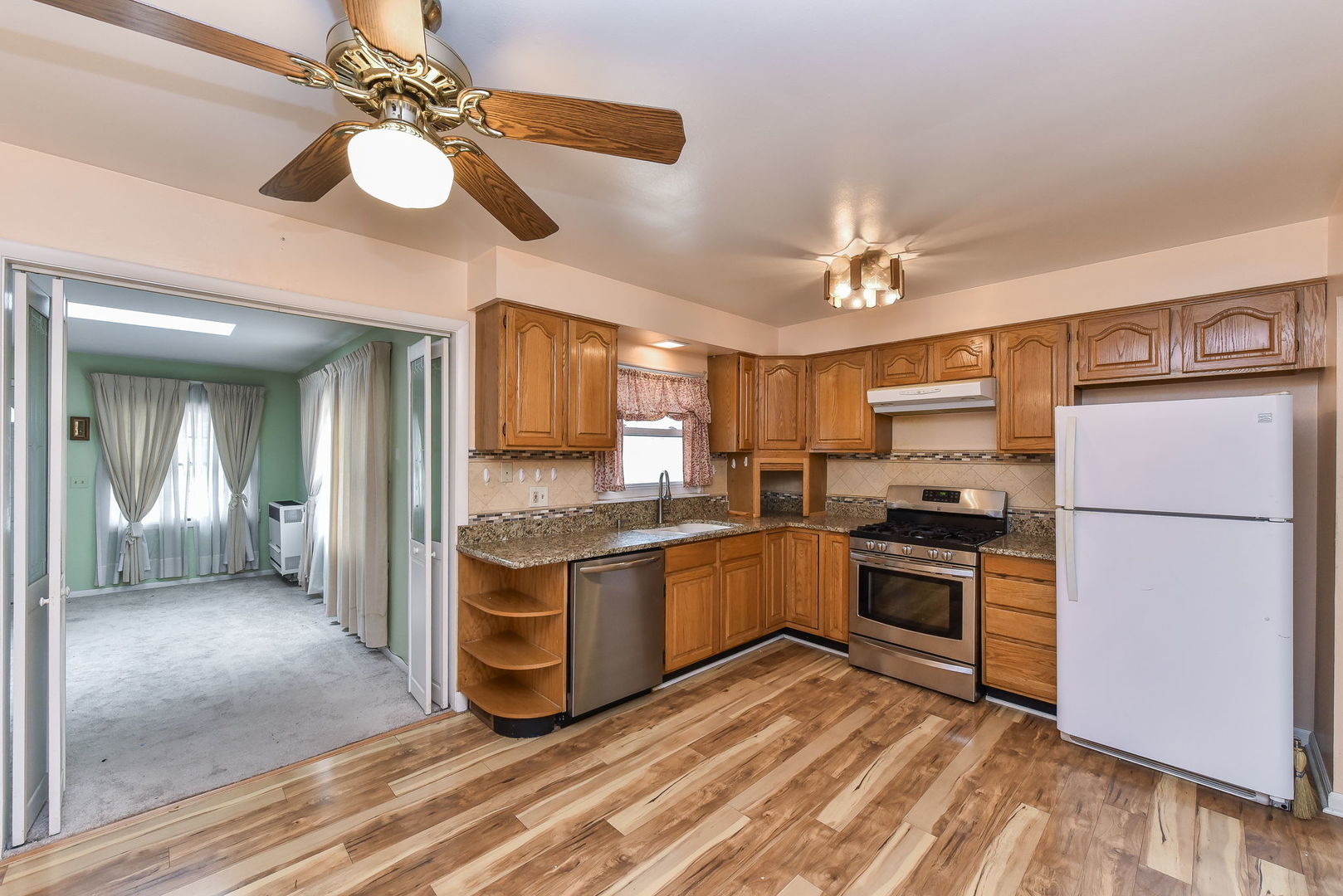 264 Holmes Avenue, Clarendon Hills, IL 60514