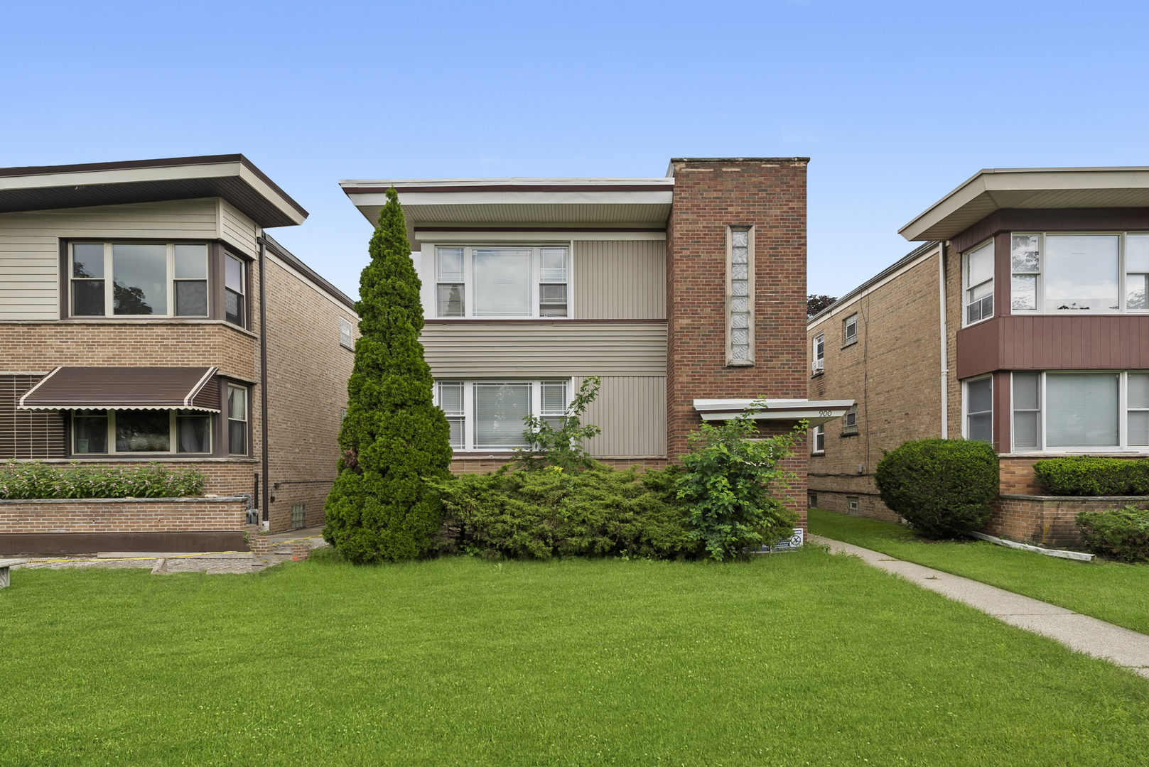 900 Dunlop Avenue, Forest Park, IL 60130