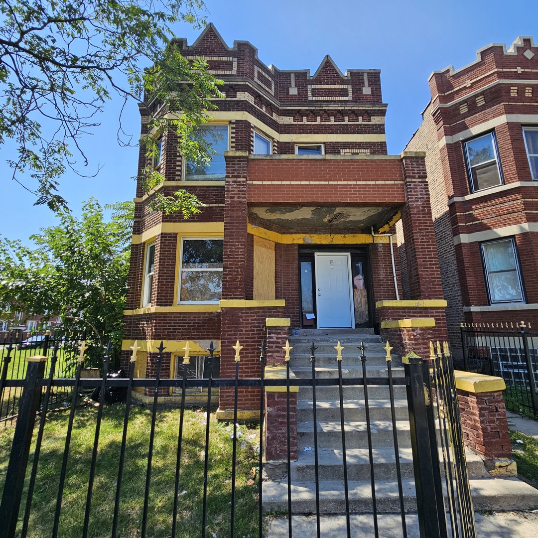 906 N LAVERGNE Avenue, Chicago, IL 60651