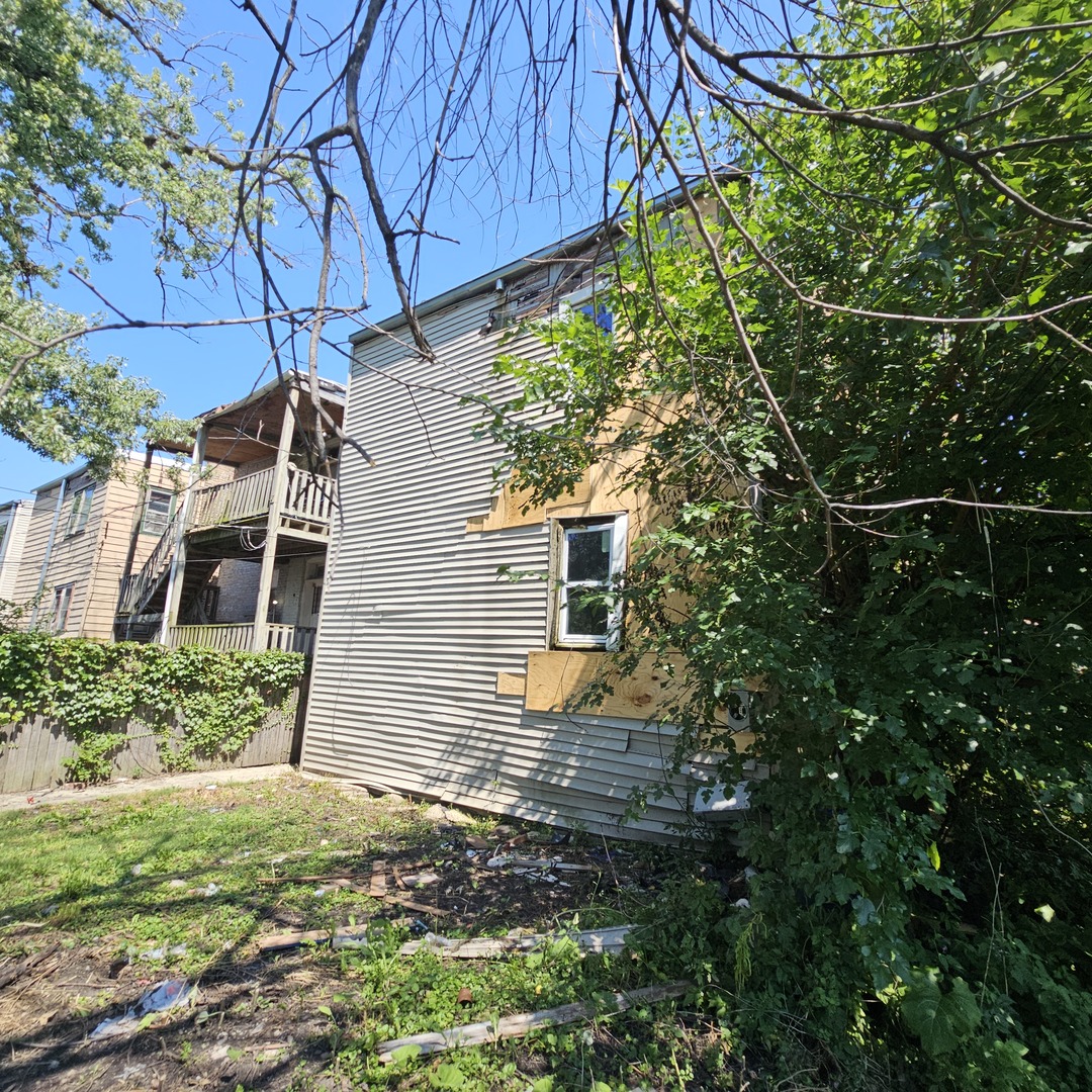 906 N LAVERGNE Avenue, Chicago, IL 60651