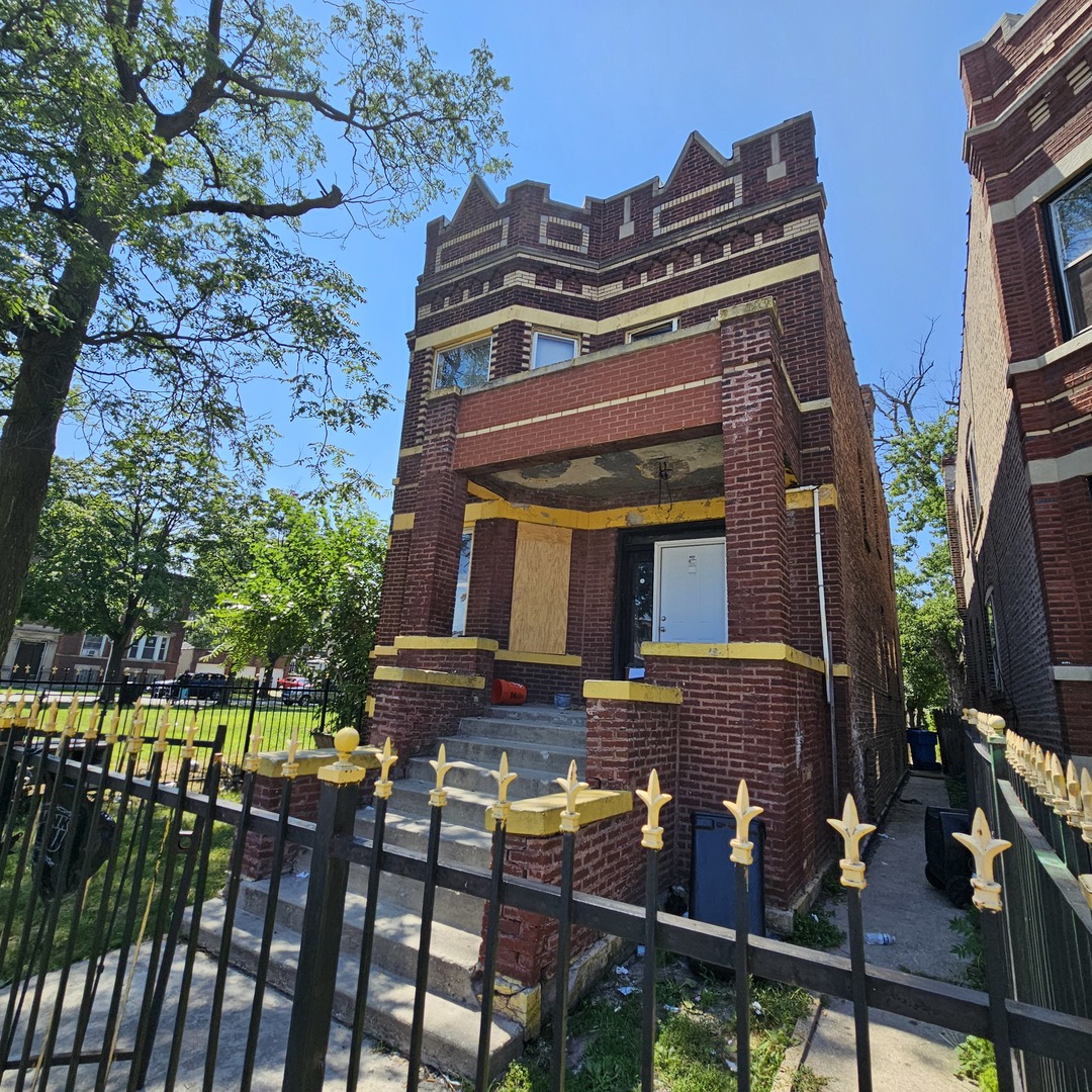906 N LAVERGNE Avenue, Chicago, IL 60651