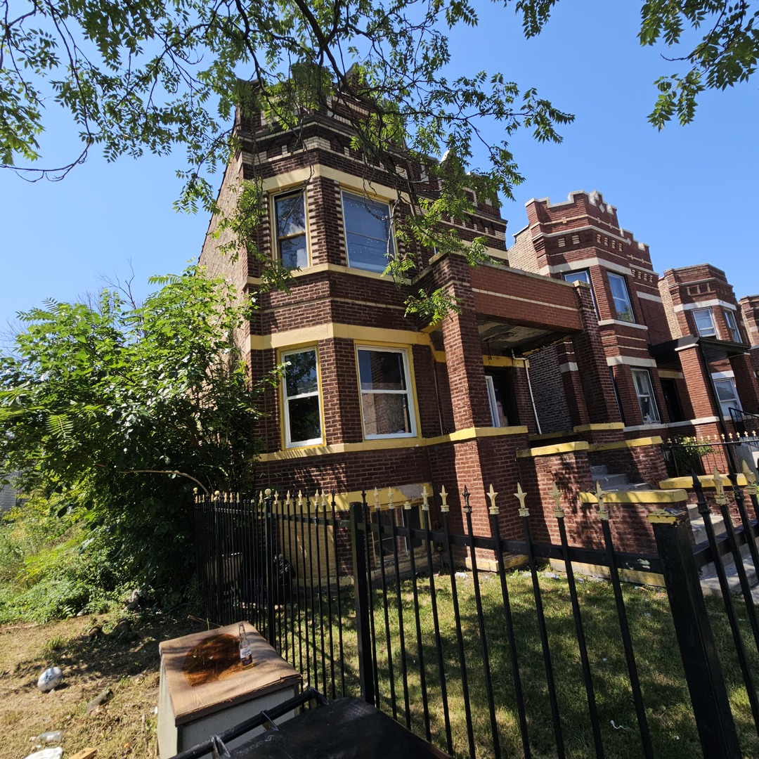 906 N LAVERGNE Avenue, Chicago, IL 60651