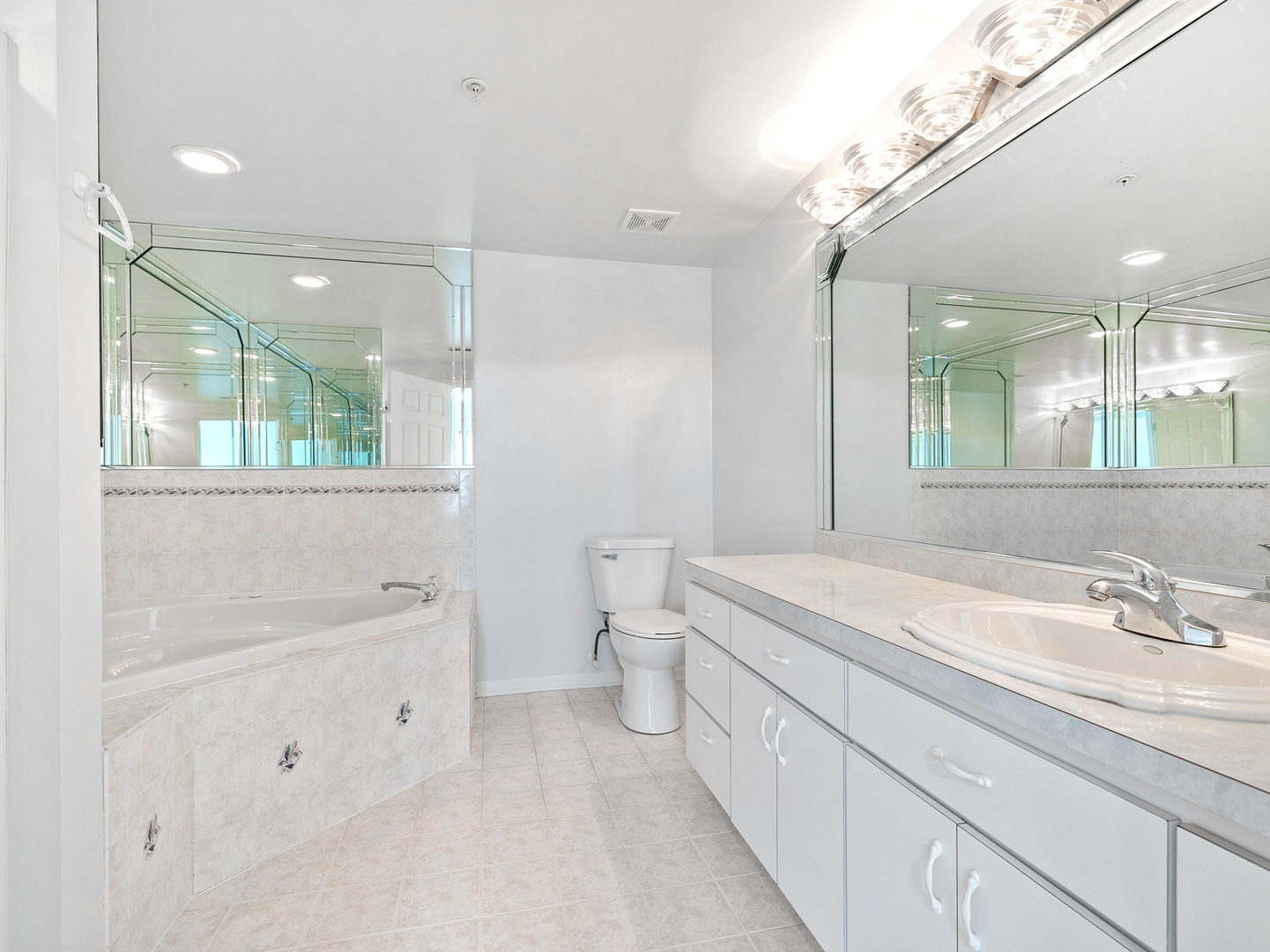 7783 Bristol Park Drive #1-SE, Tinley Park, IL 60477