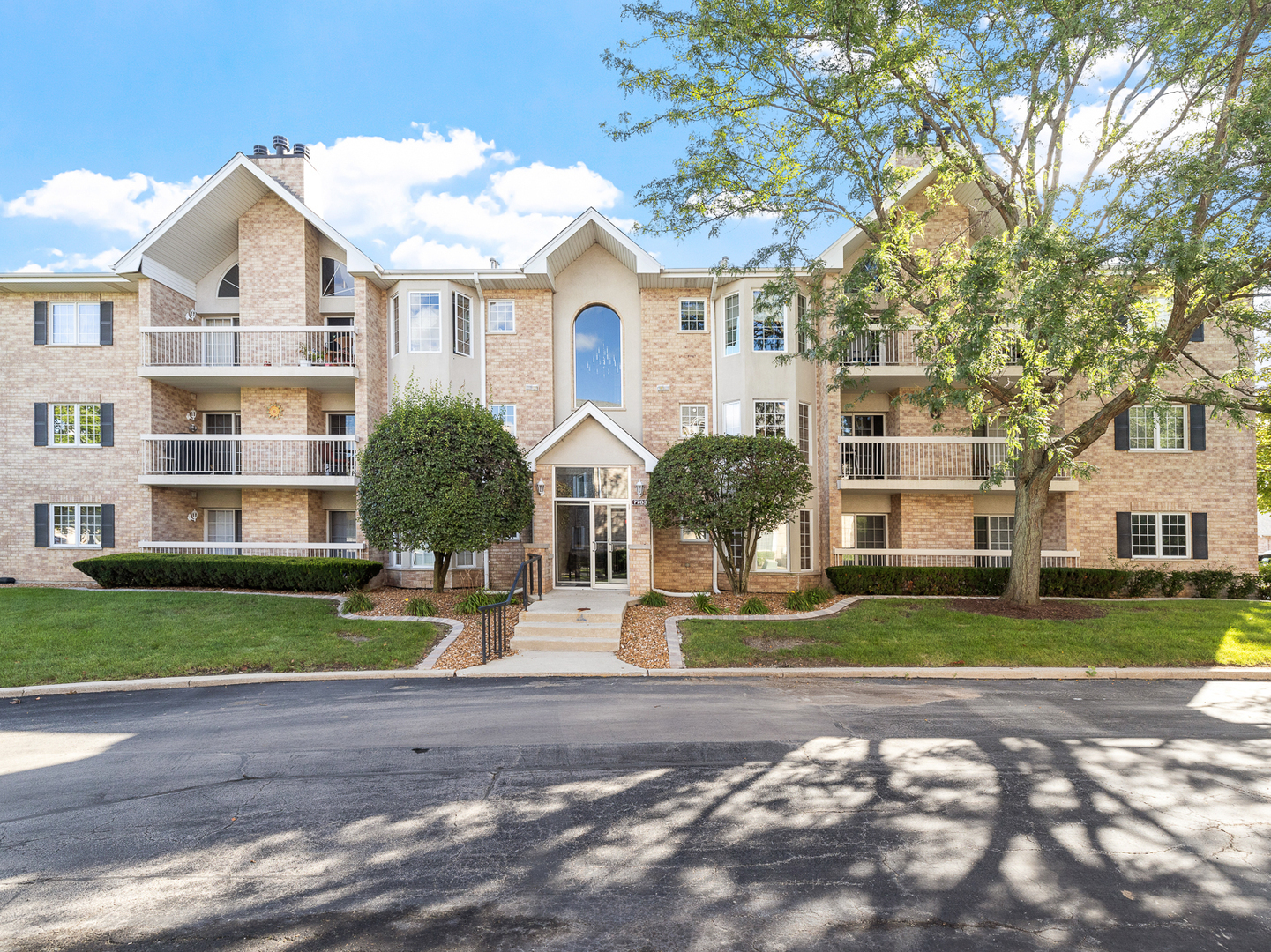 7783 Bristol Park Drive #1-SE, Tinley Park, IL 60477