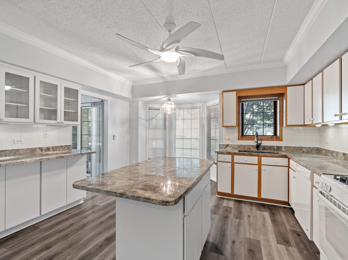7783 Bristol Park Drive #1-SE, Tinley Park, IL 60477