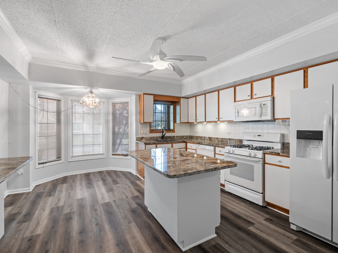 7783 Bristol Park Drive #1-SE, Tinley Park, IL 60477