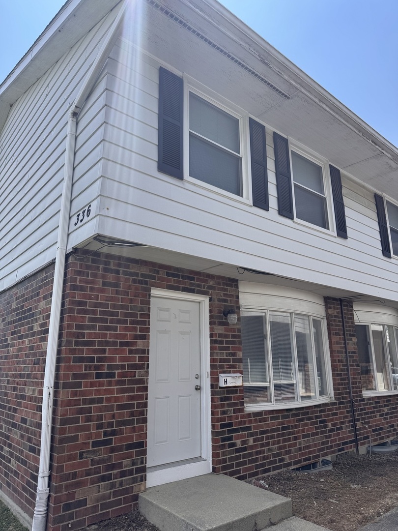 336 Lilac Lane #H, Elgin, IL 60123