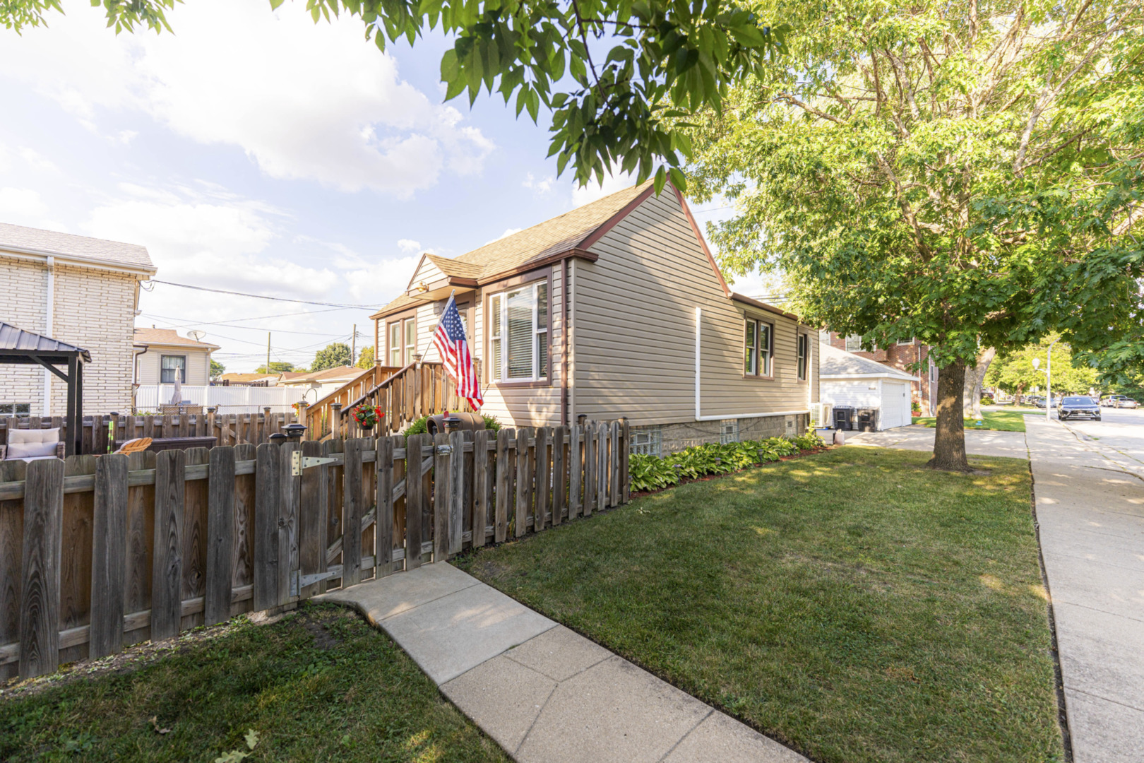5501 N Nashville Avenue, Chicago, IL 60656