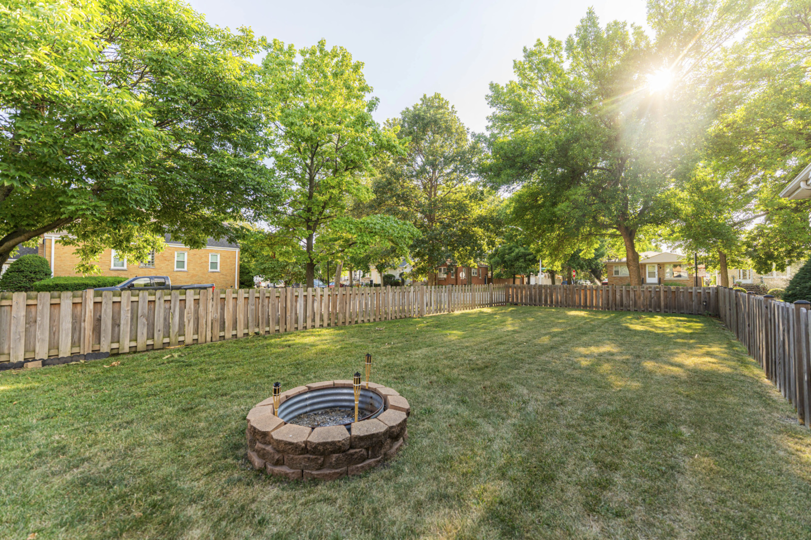 5501 N Nashville Avenue, Chicago, IL 60656