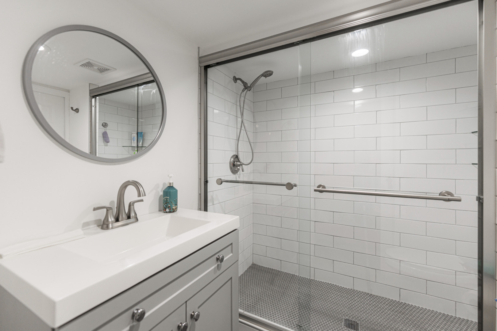 5501 N Nashville Avenue, Chicago, IL 60656