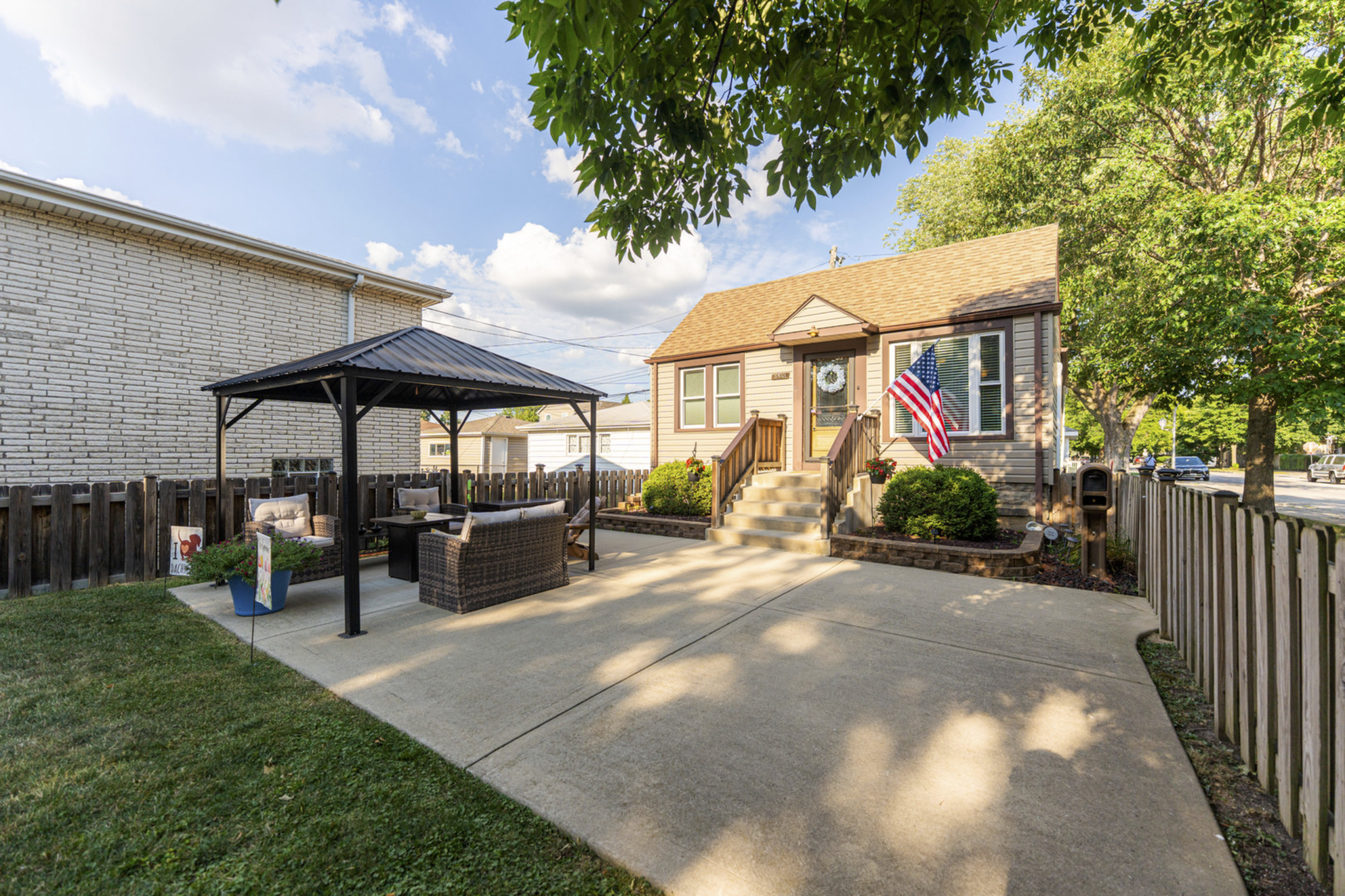 5501 N Nashville Avenue, Chicago, IL 60656