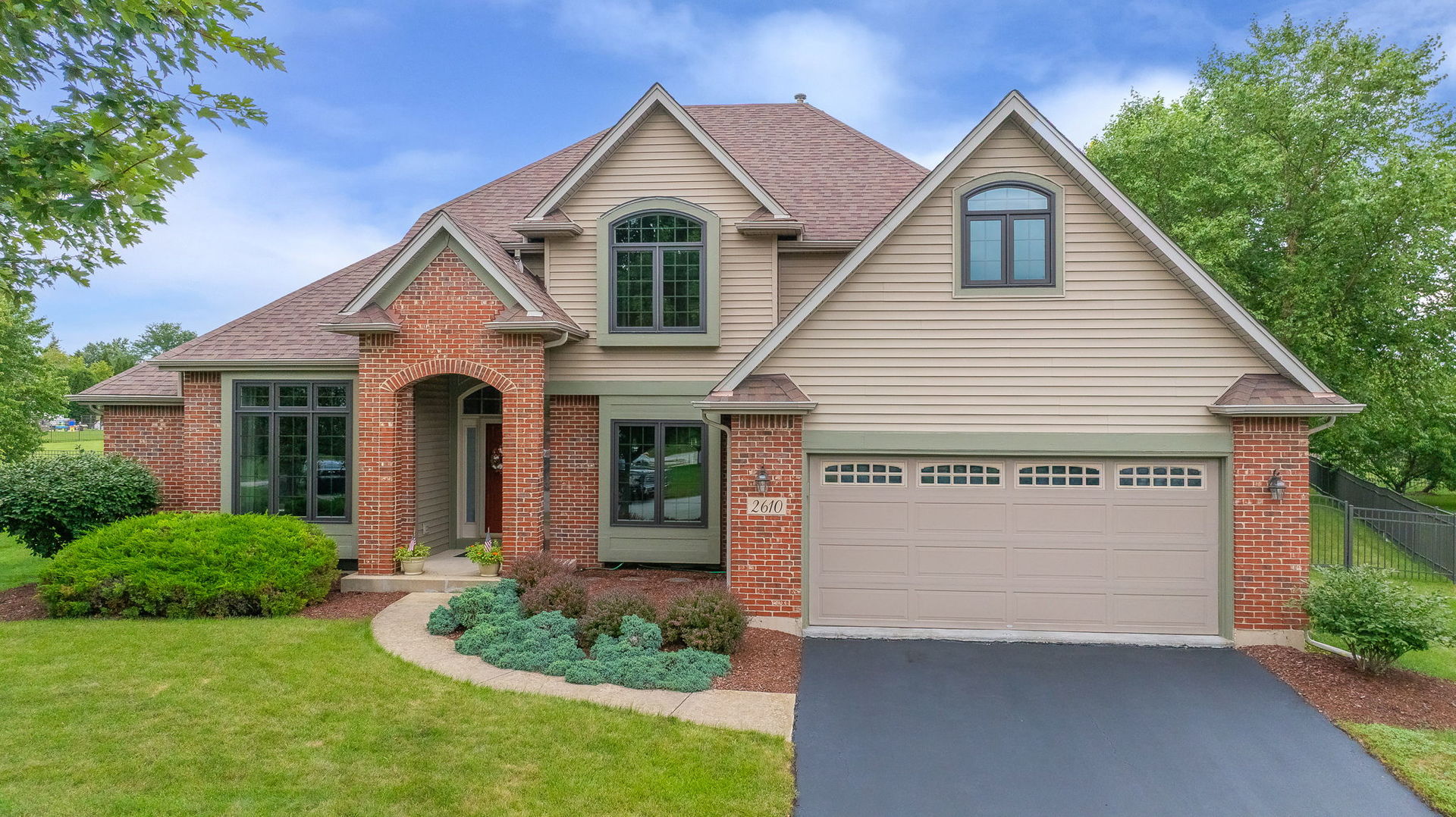2610 Harlstone Drive, Aurora, IL 60502