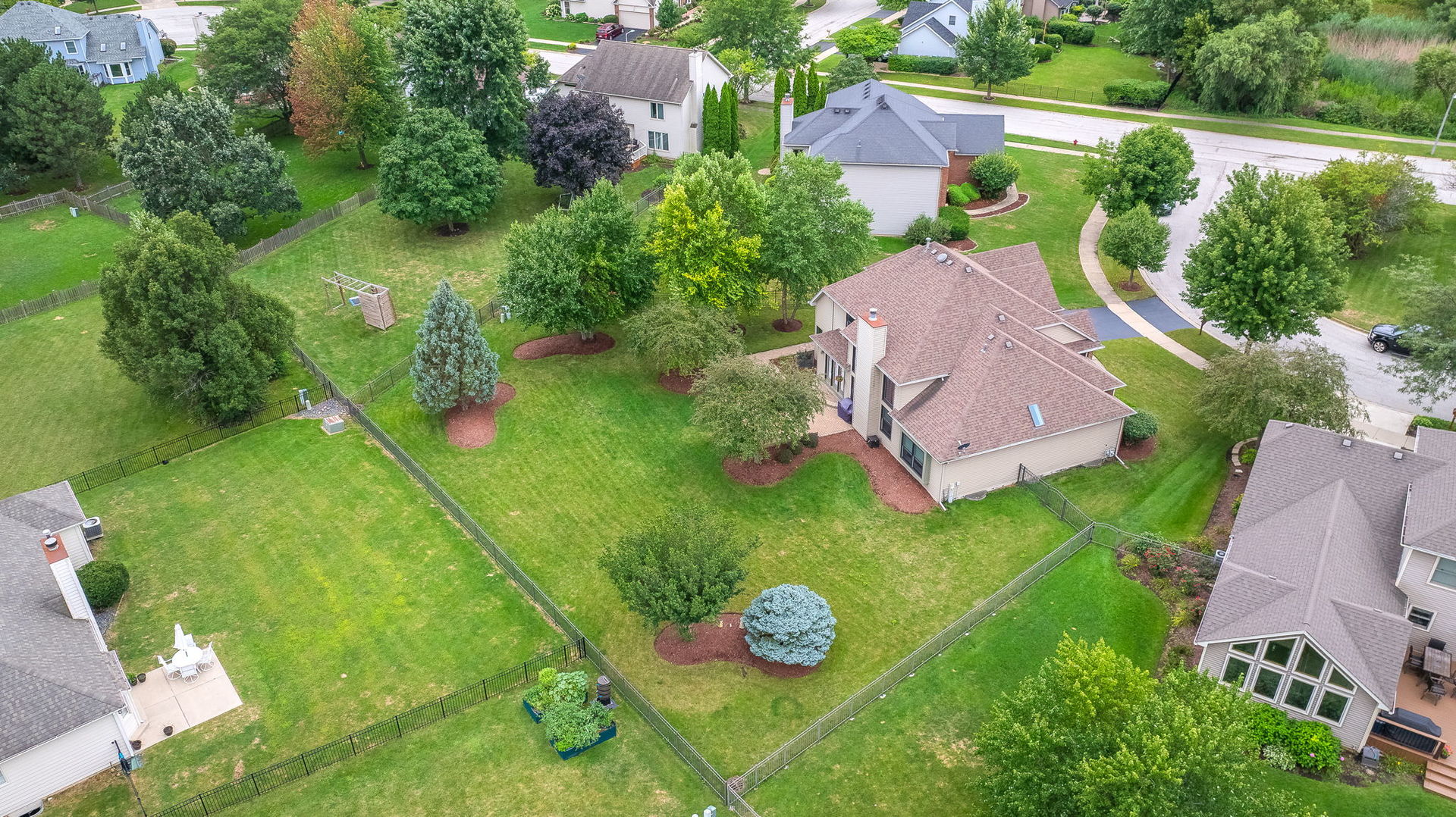 2610 Harlstone Drive, Aurora, IL 60502