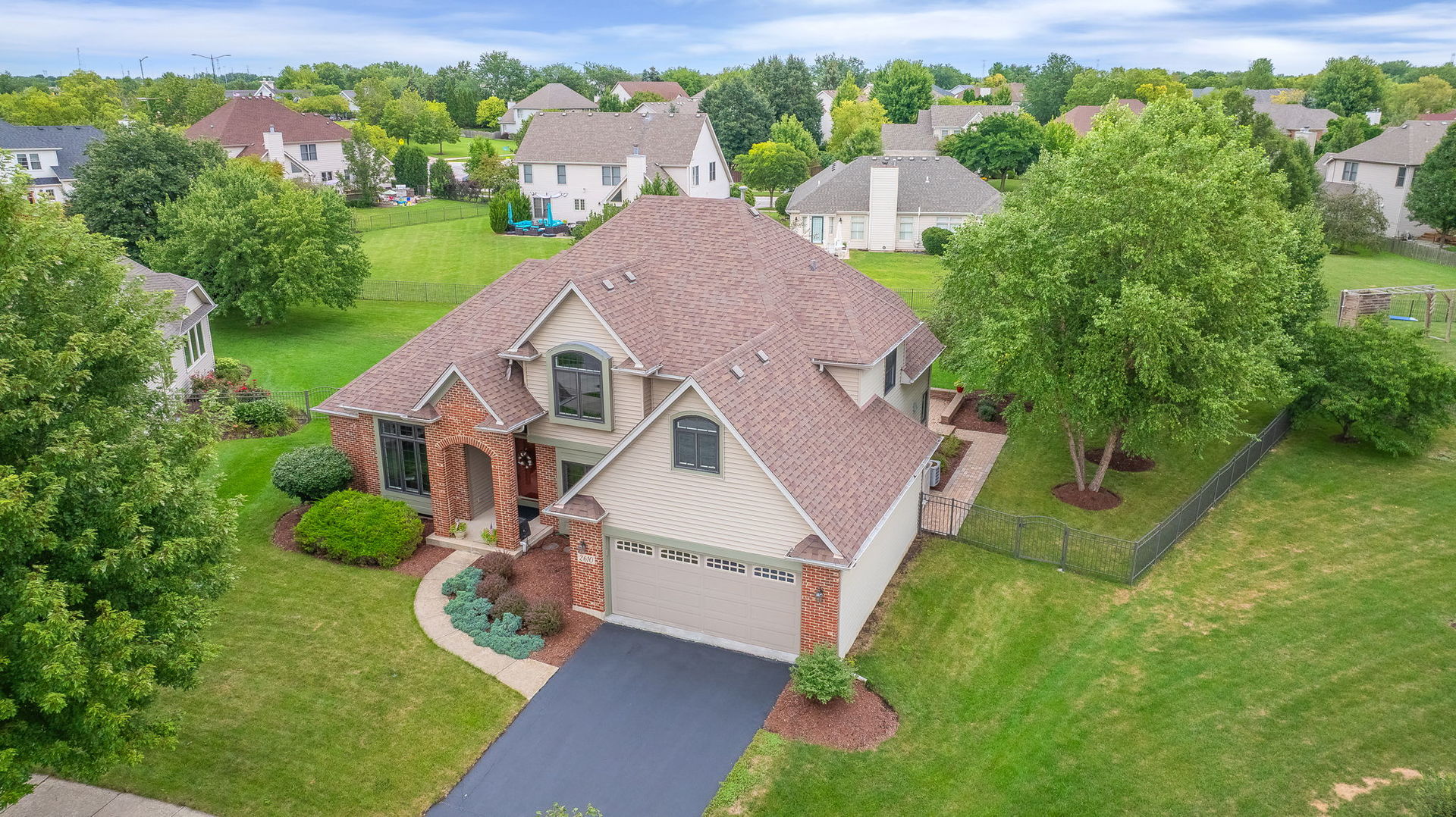 2610 Harlstone Drive, Aurora, IL 60502