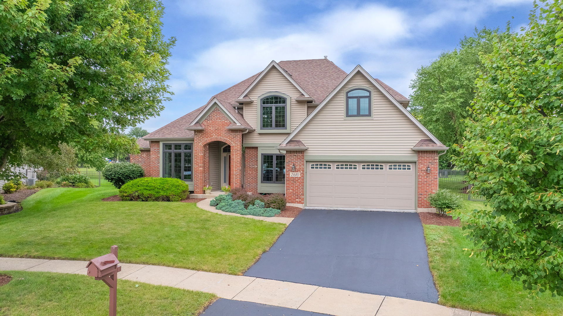 2610 Harlstone Drive, Aurora, IL 60502