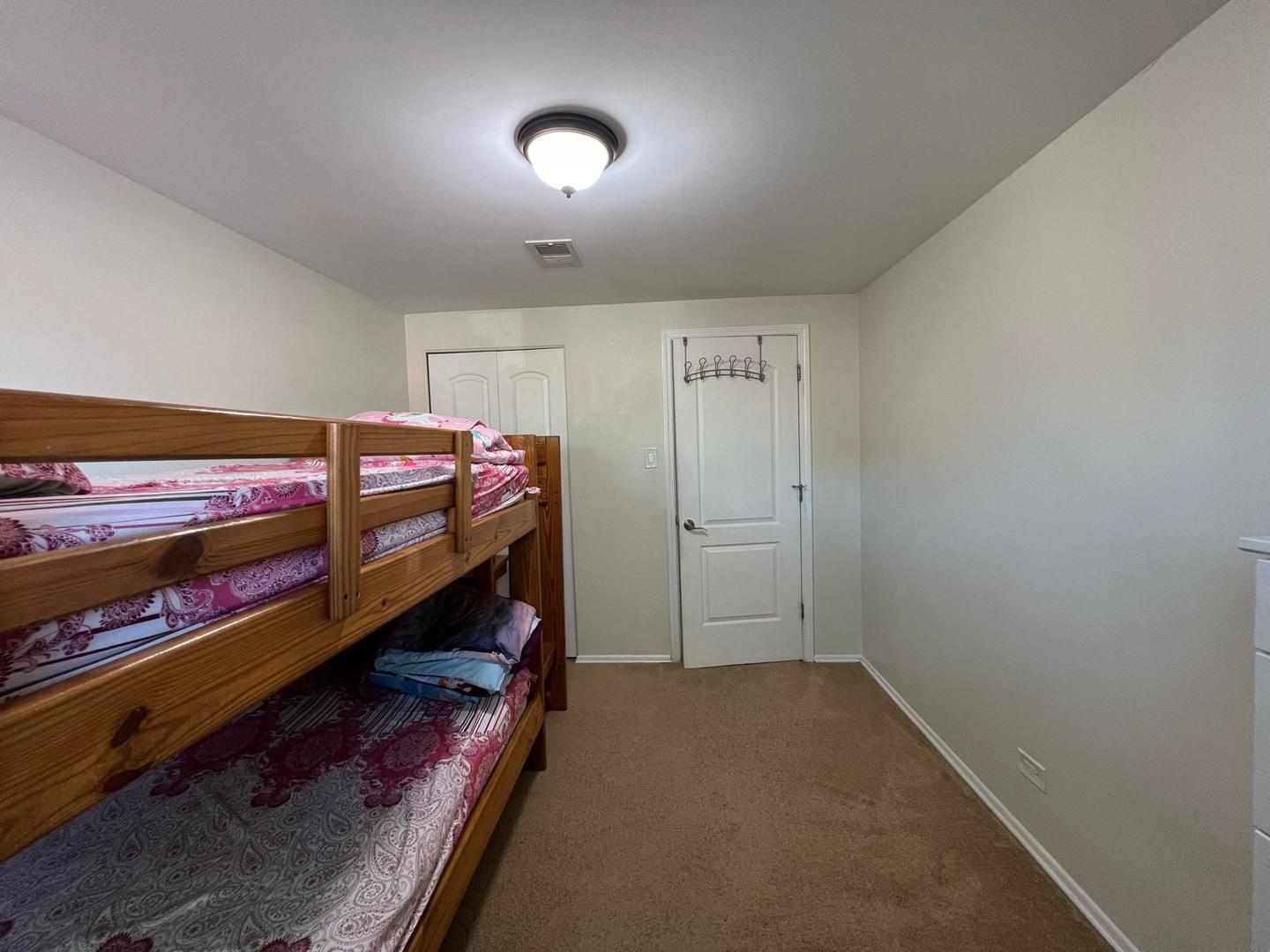 1 S 215 Stratford Lane, Villa Park, IL 60181