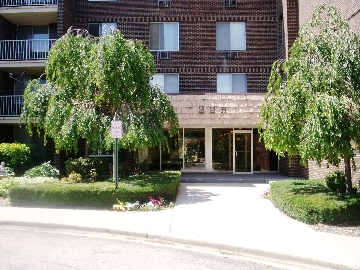225 S Rohlwing Road #604, Palatine, IL 60074