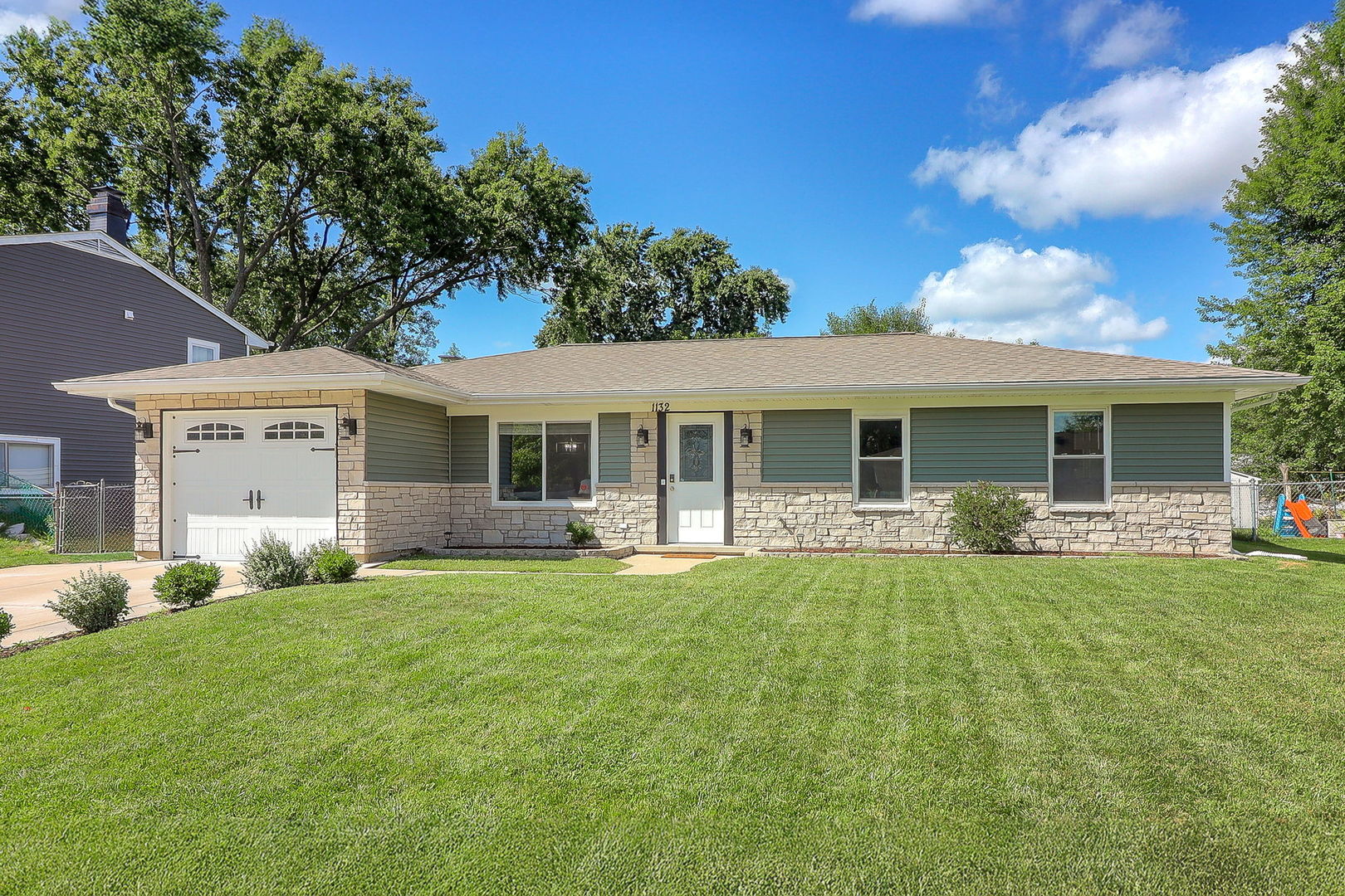 1132 Highbury Drive, Elgin, IL 60120