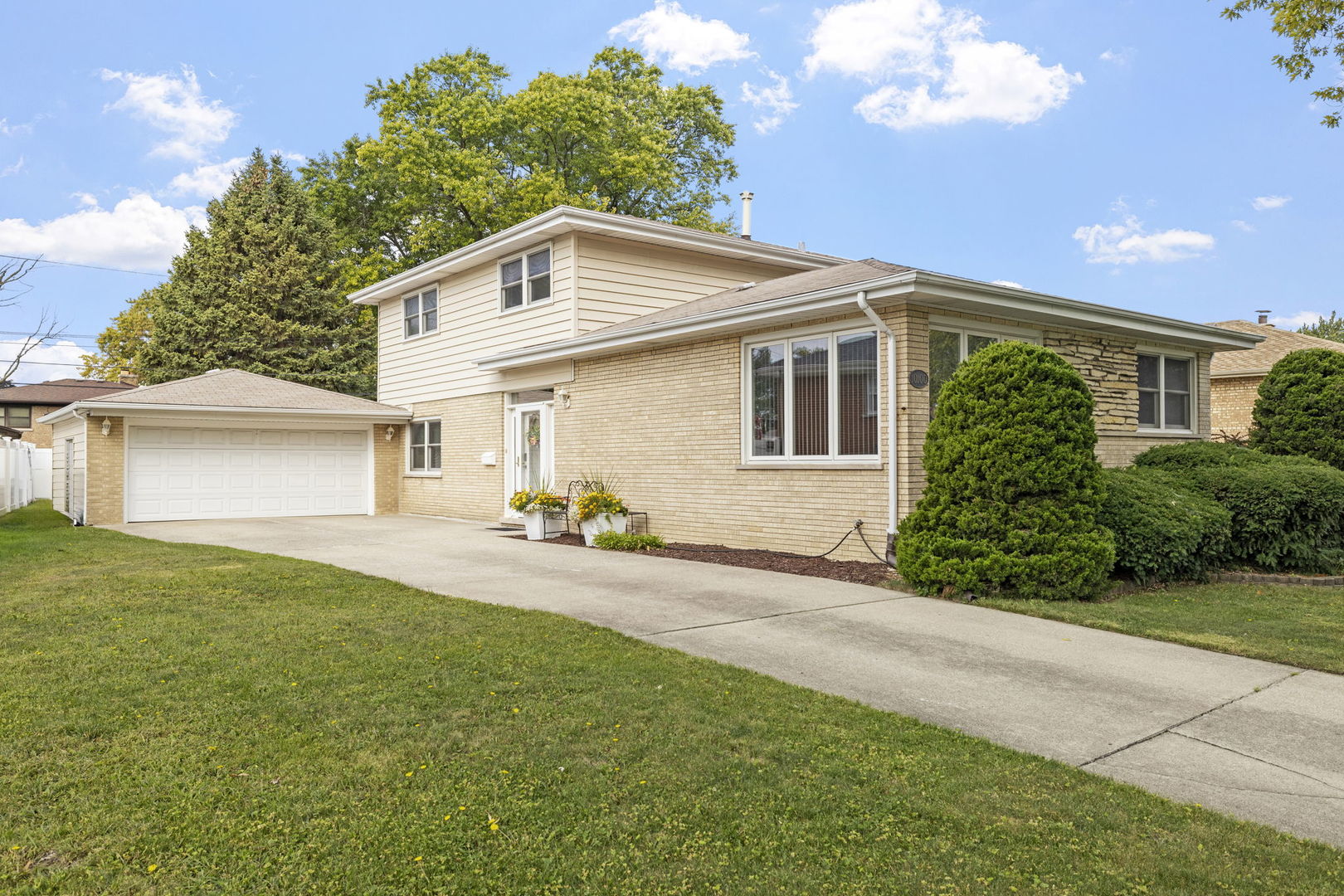 10100 Alice Court, Oak Lawn, IL 60453
