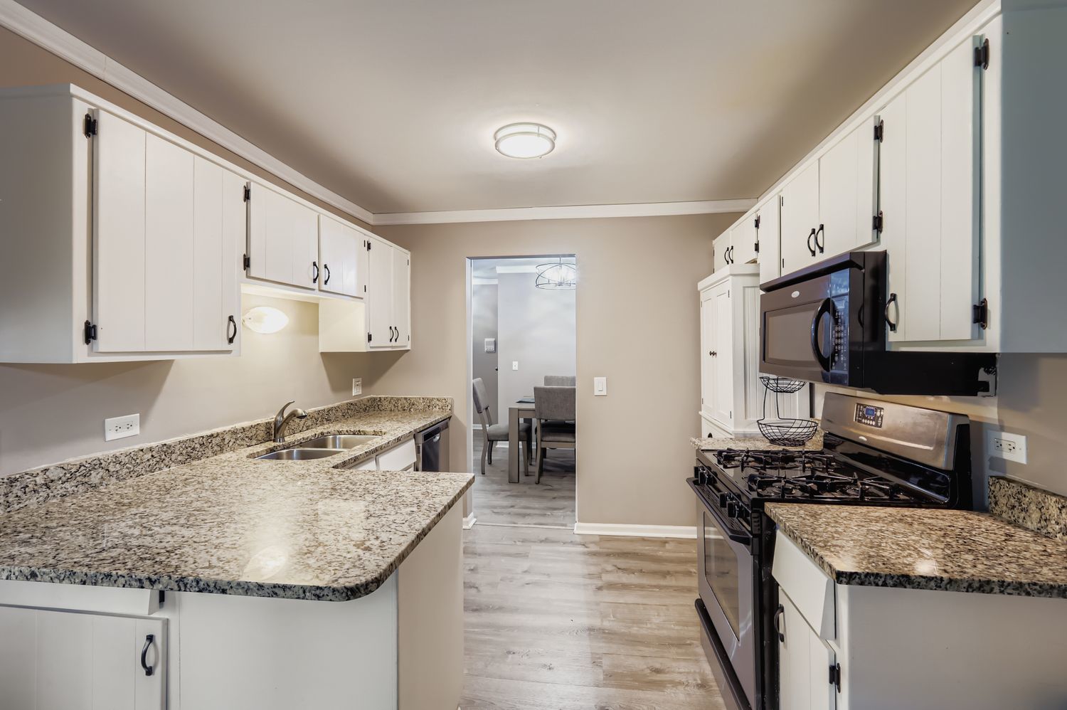 275 Stonehill Lane #D1, Schaumburg, IL 60193
