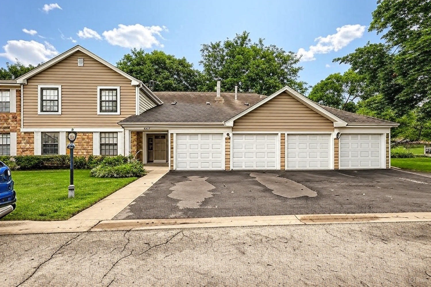 275 Stonehill Lane #D1, Schaumburg, IL 60193