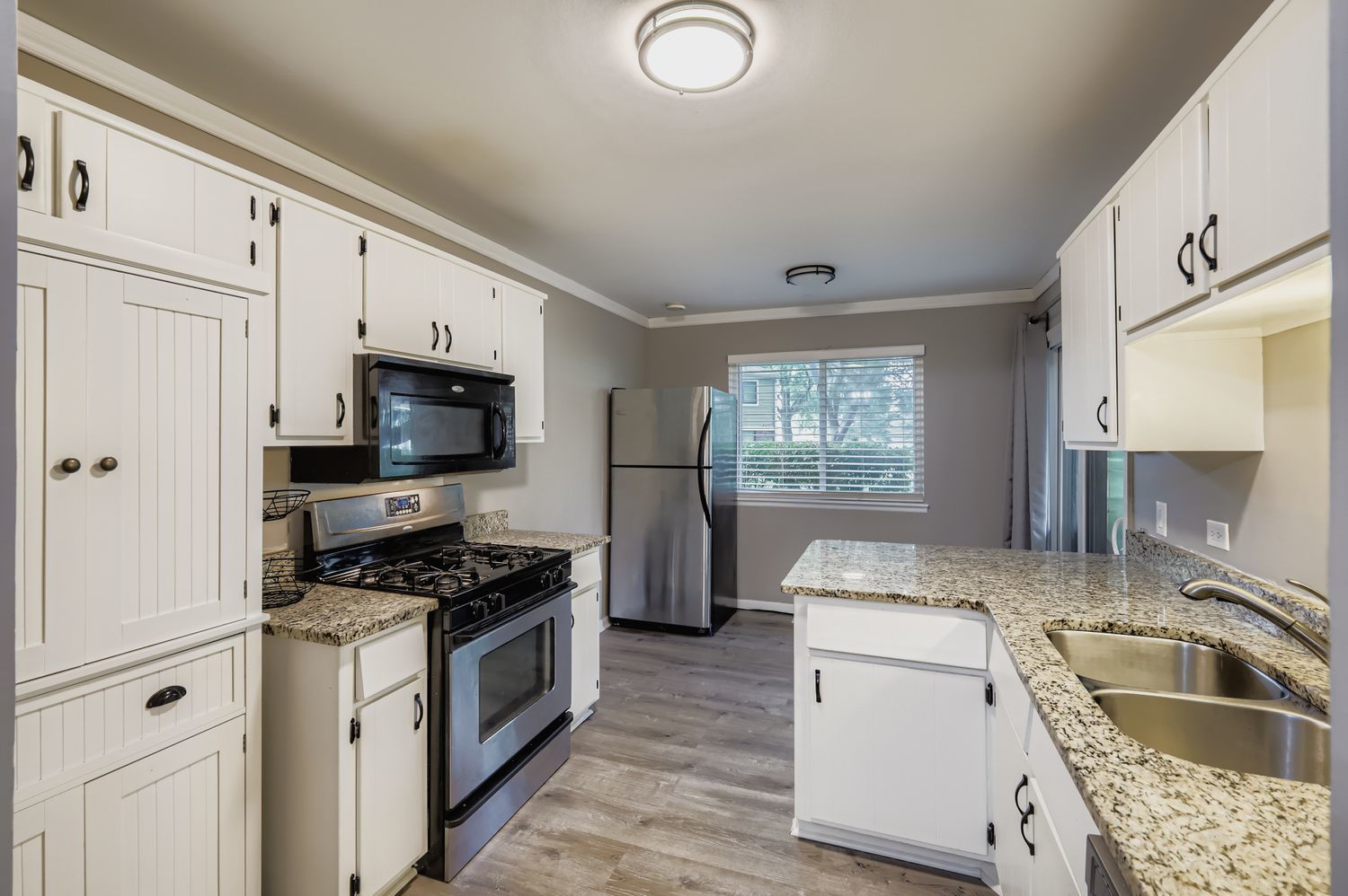 275 Stonehill Lane #D1, Schaumburg, IL 60193