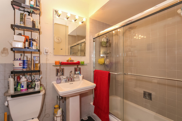 7120 N Sheridan Road #405, Chicago, IL 60626