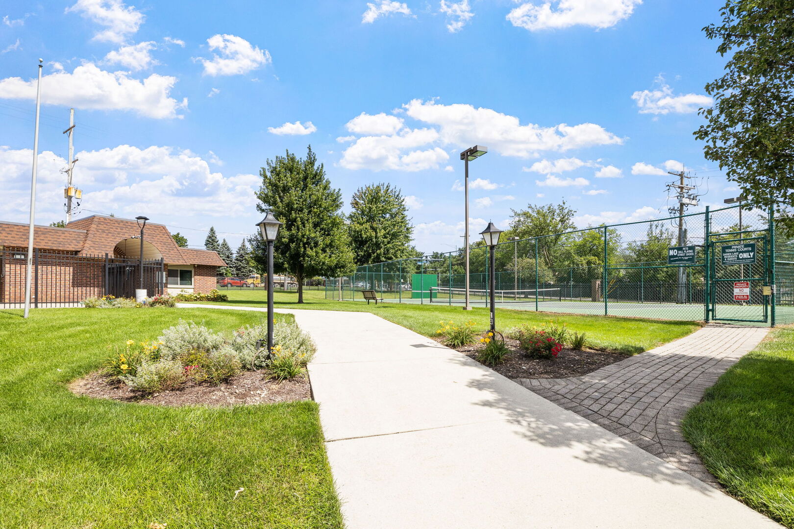1501 Darien Lake Drive #305, Darien, IL 60561