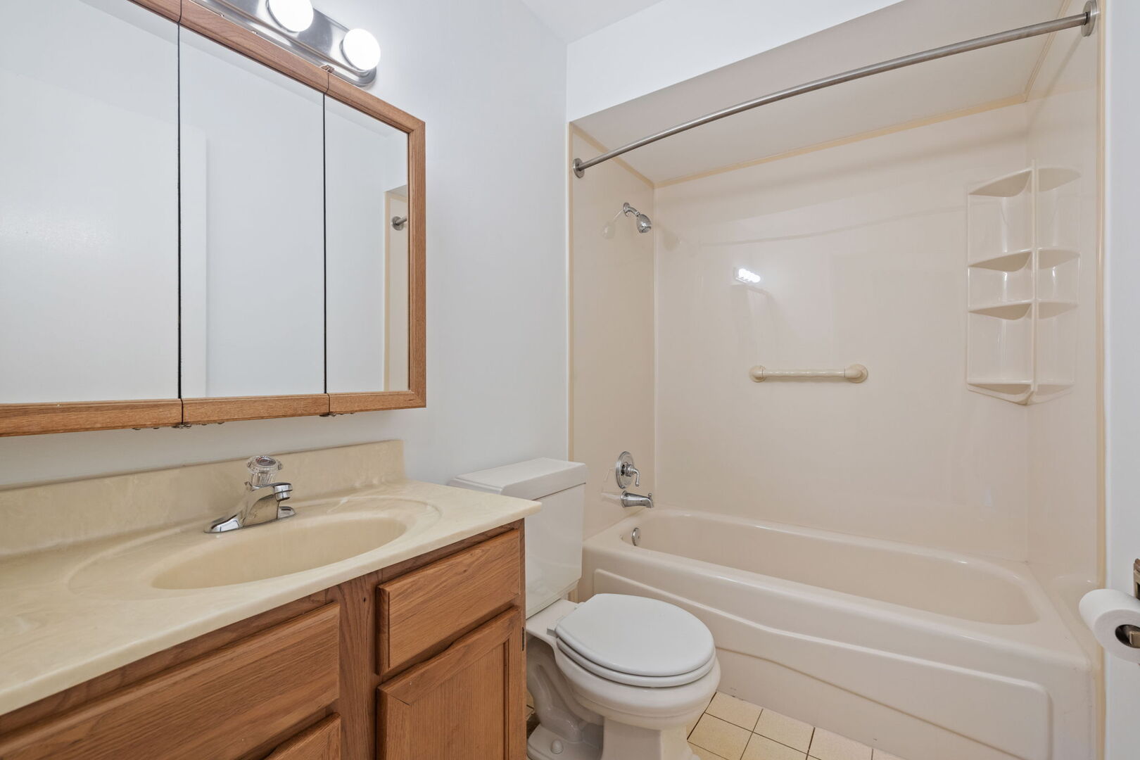 1501 Darien Lake Drive #305, Darien, IL 60561