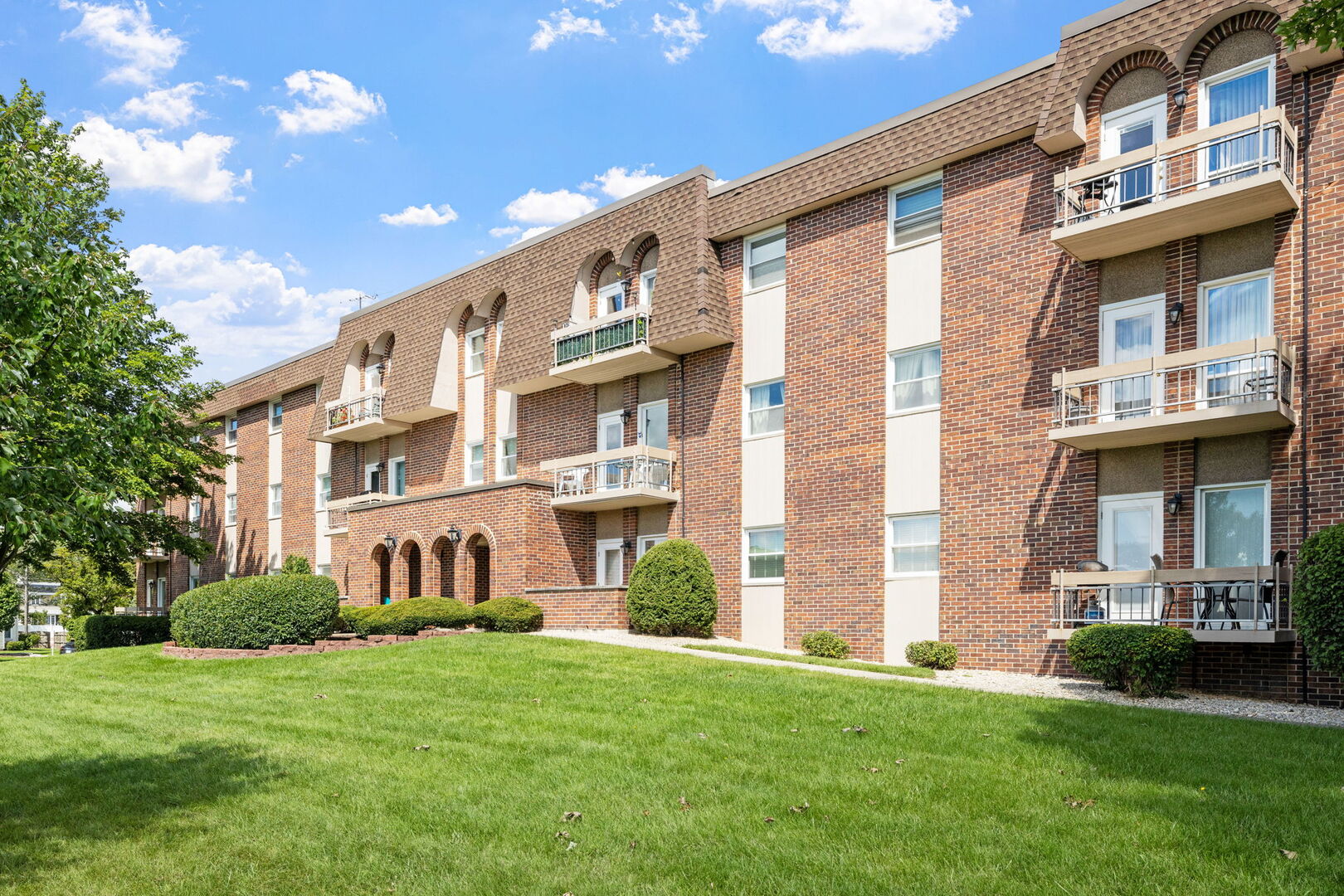 1501 Darien Lake Drive #305, Darien, IL 60561