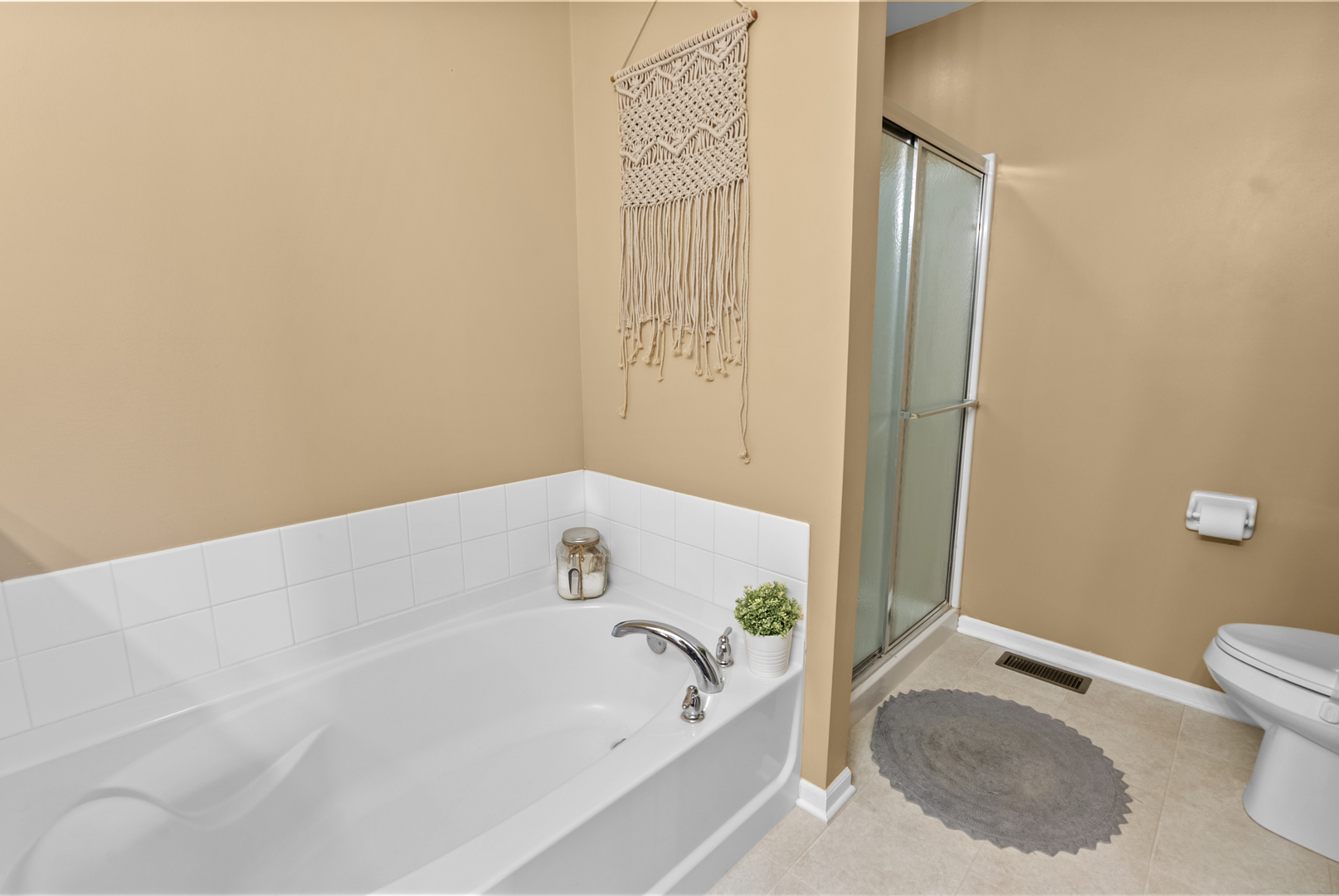 1150 Kilbery Lane, North Aurora, IL 60542