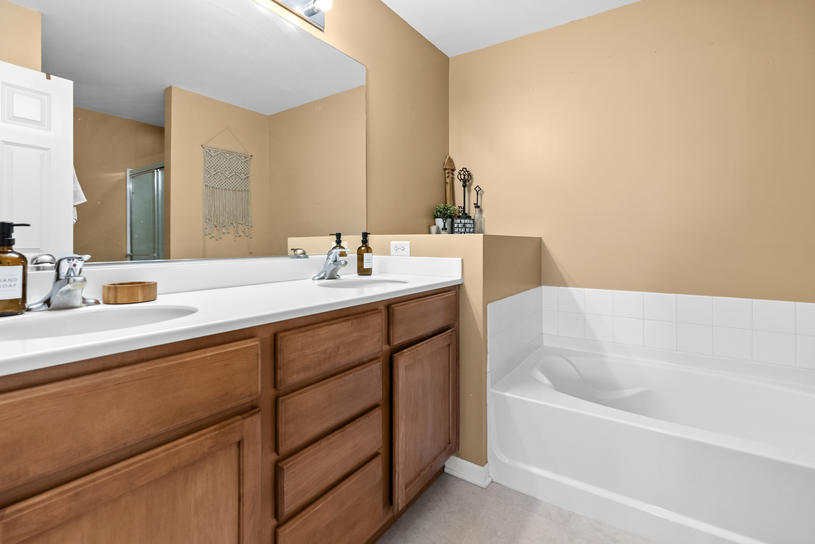 1150 Kilbery Lane, North Aurora, IL 60542