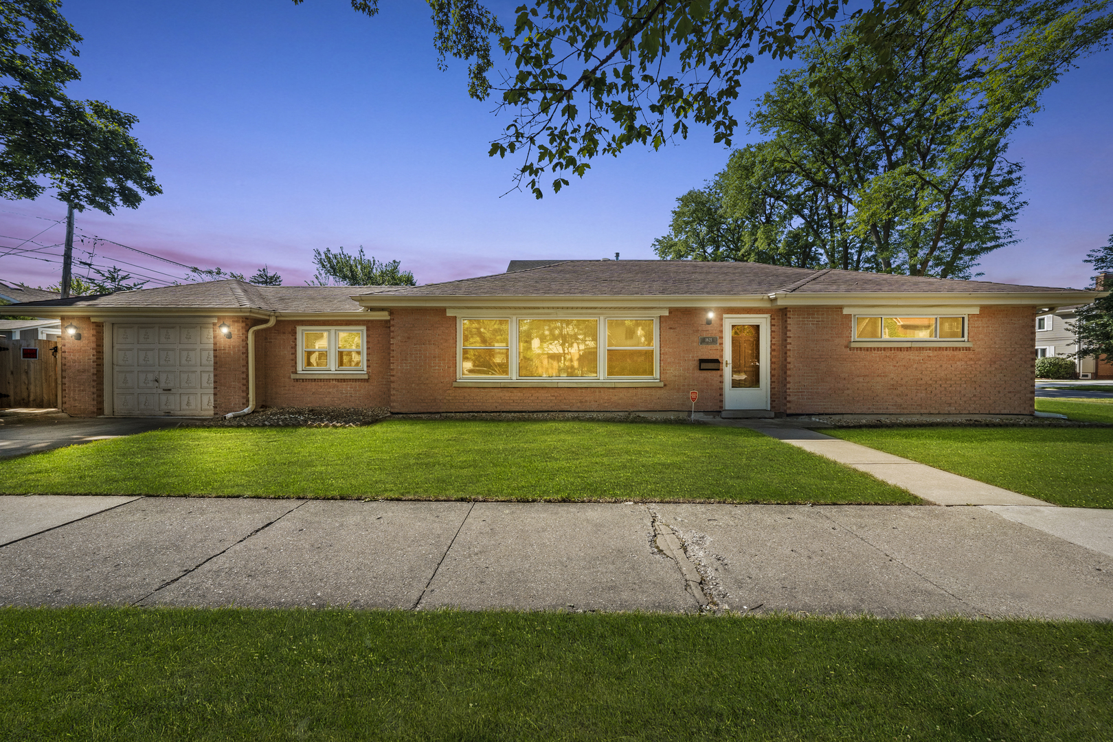 1621 S Crescent Avenue, Park Ridge, IL 60068