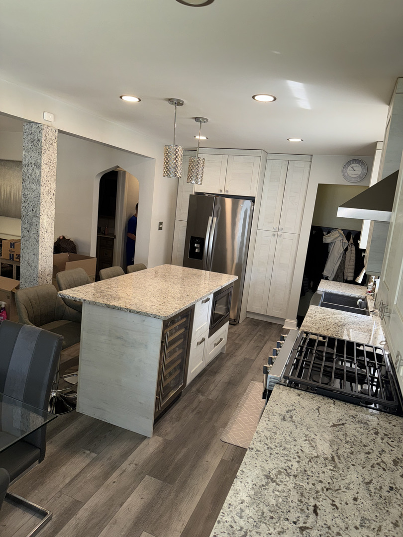 2527 Keystone Avenue, North Riverside, IL 60546