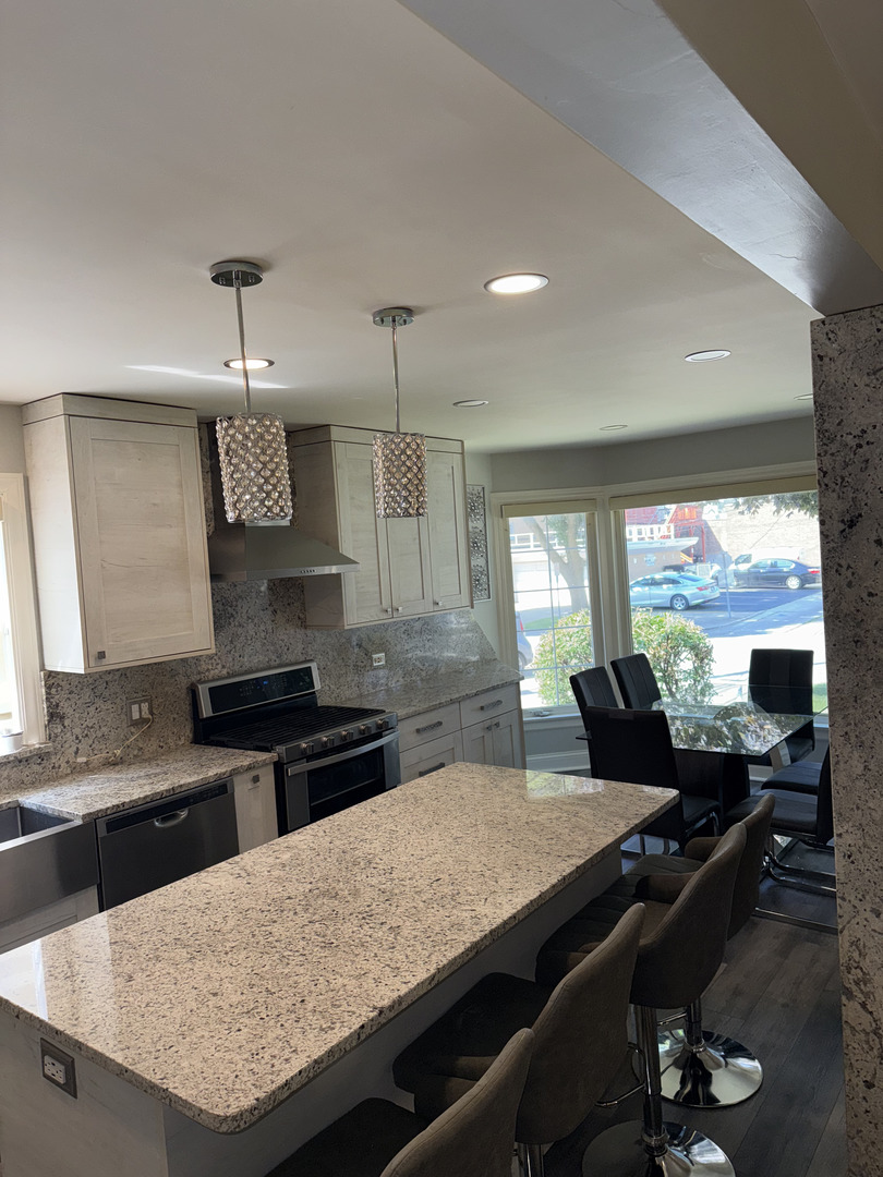 2527 Keystone Avenue, North Riverside, IL 60546