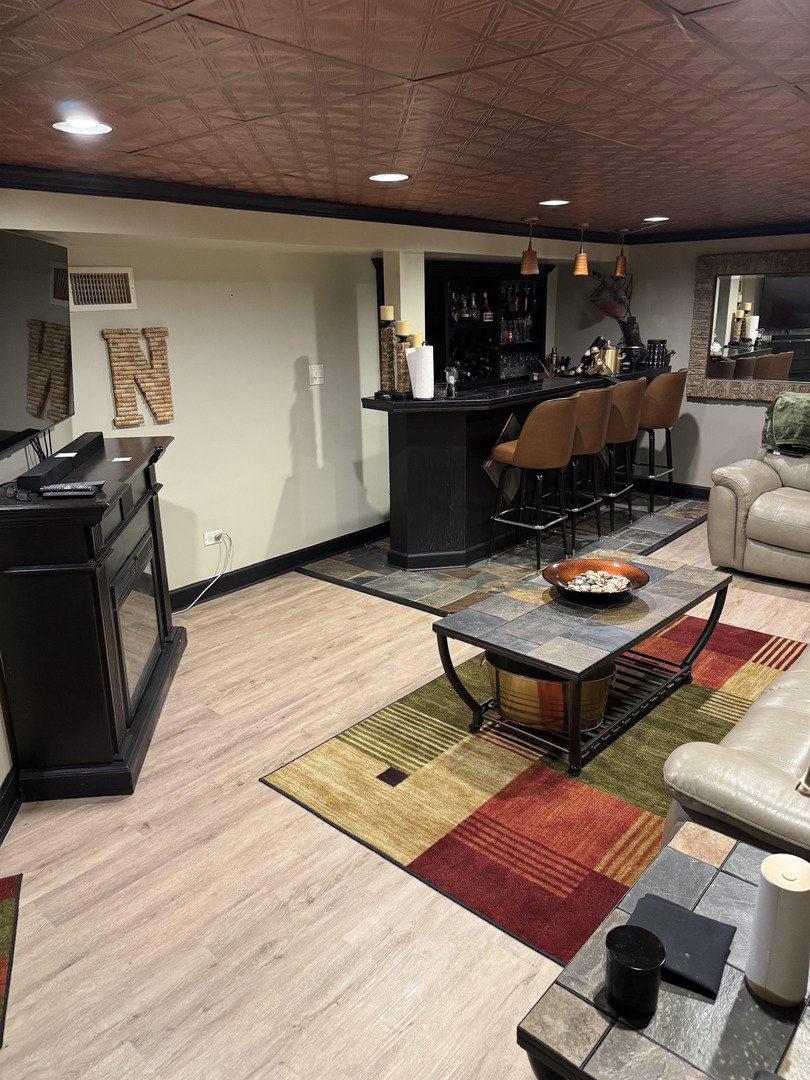 2527 Keystone Avenue, North Riverside, IL 60546