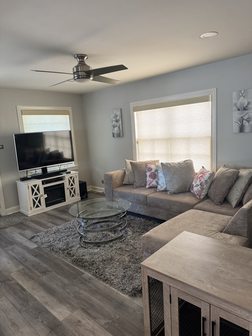 2527 Keystone Avenue, North Riverside, IL 60546