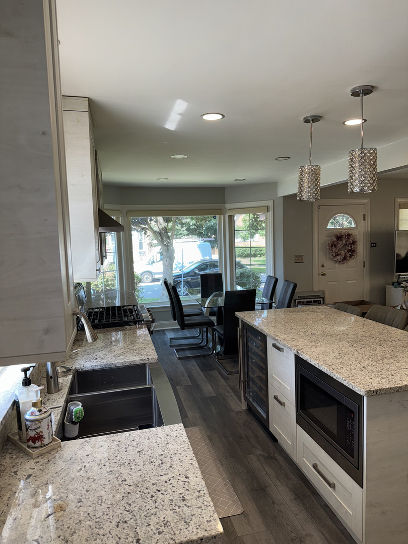 2527 Keystone Avenue, North Riverside, IL 60546