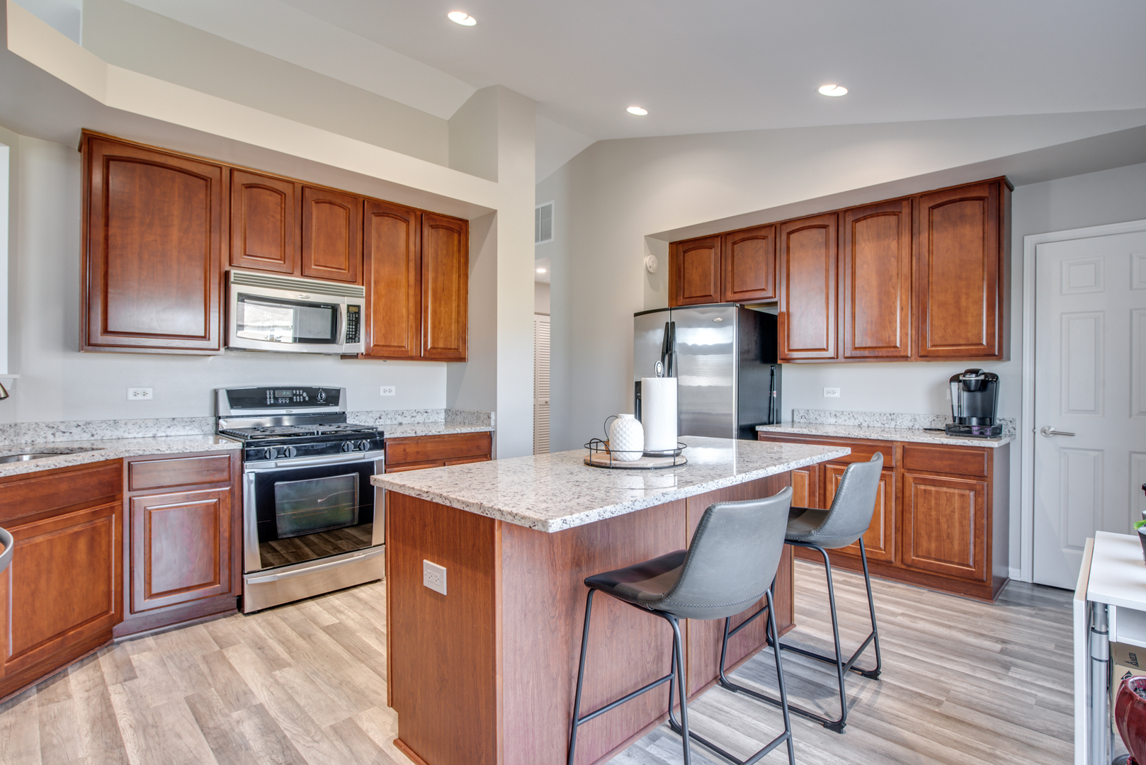 2216 Summerlin Drive, Aurora, IL 60503